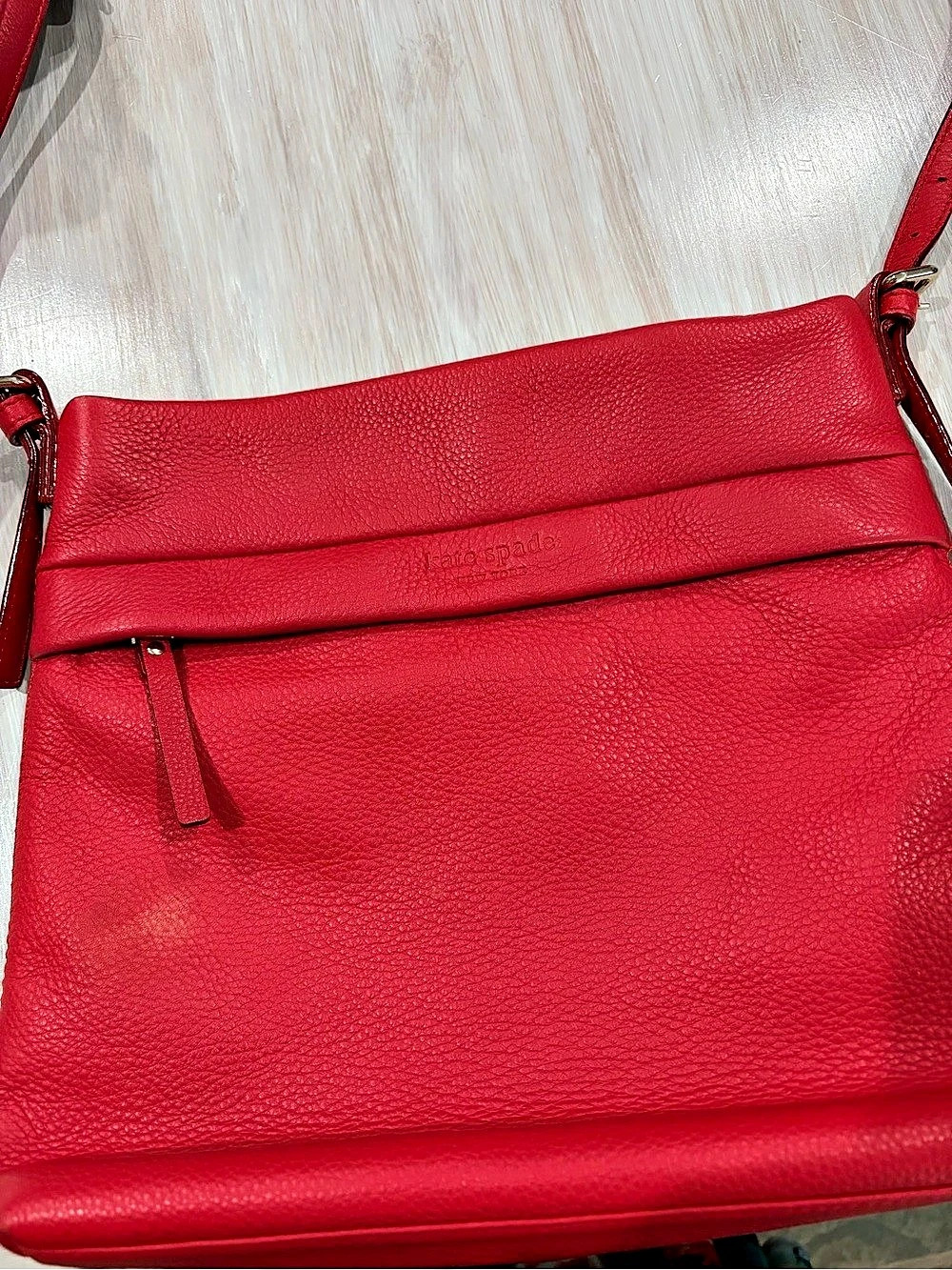 kate spade new york 454 Swingpack Crossbody Bag Red